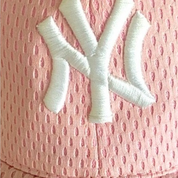 NY YANKEE  cap,.White stitching on pale pink cap.Good,occasionally used cond. - Picture 2 of 5